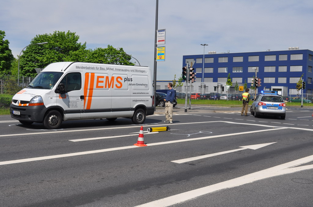 VU 14 jäh Junge angefahren Koeln Porz Gremberghoven Maarhaeuserweg P11.JPG